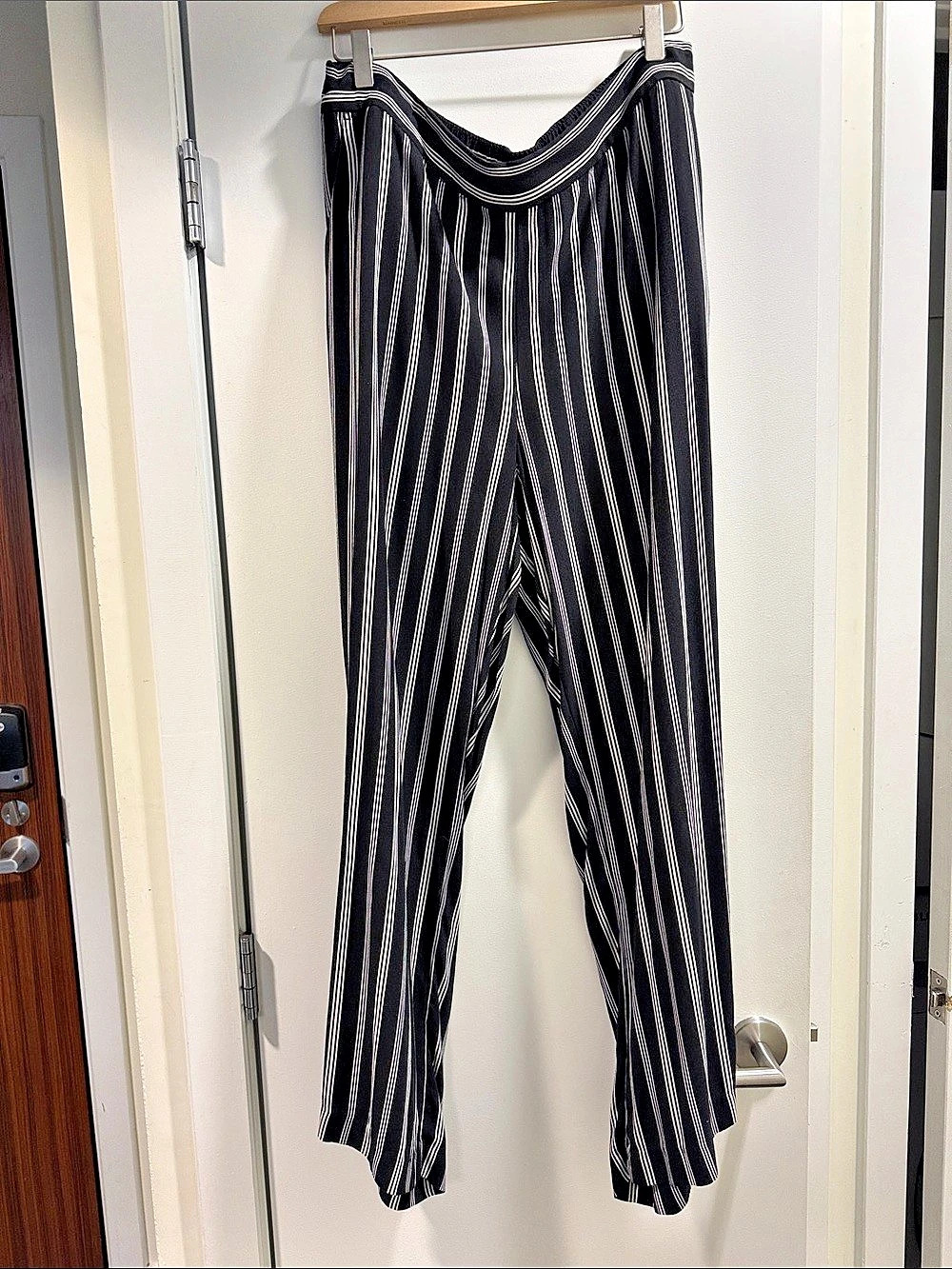 LOFT Striped Wide Leg Pants in Black & White Size Large Like New